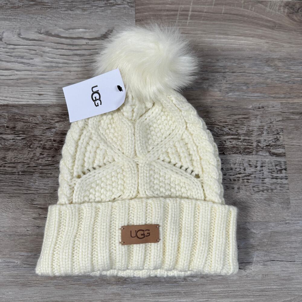 NWT UGG Cable Beanie With Pom Cream Faux Fur Pom Pom Après Ski Winter Hat OS